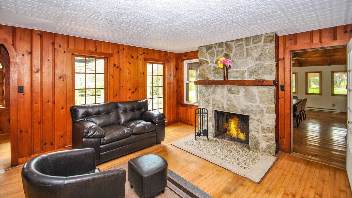 Canadensis House | PoconoRental.House - Free 4th Night - #1 Le Chateau w/8 Bed/8.5 Bath
