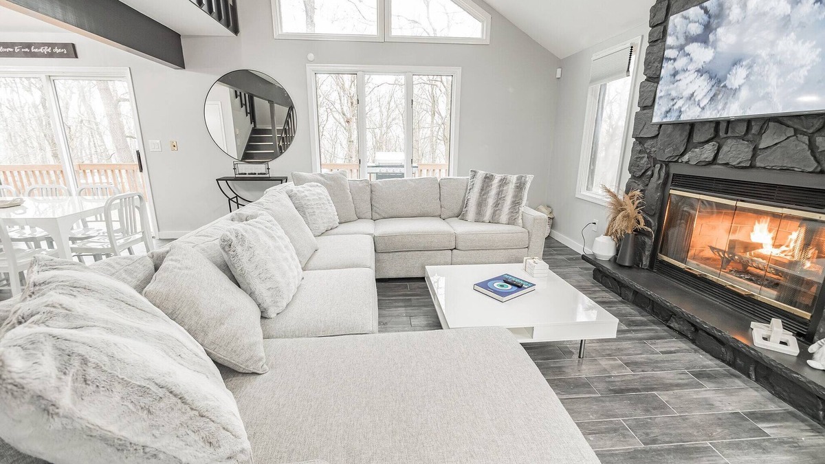 Mount Pocono Ski Chalet | Poconos Chalet minutes from Camelback & Kalahari