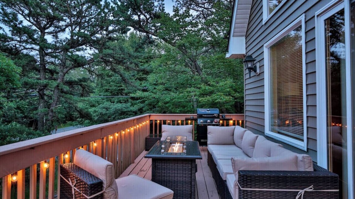 Albrightsville Cabin | Poconos Chalet w/Hot Tub near Lake, Pool and Beach