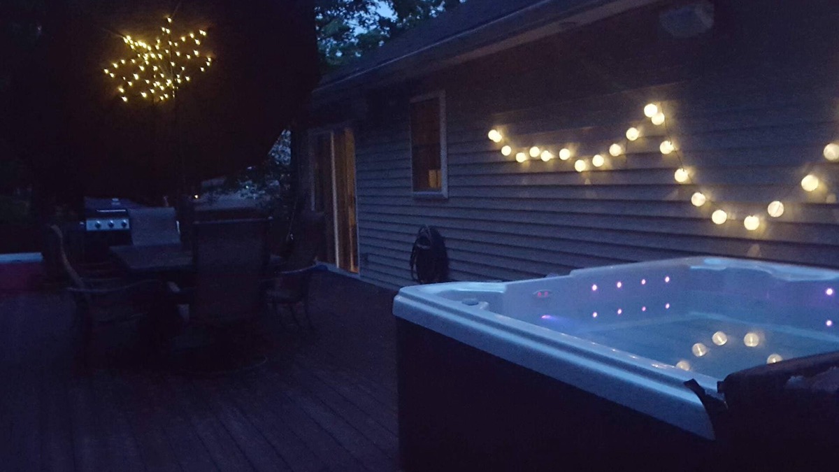 Pocono Mountain Lake House | Poconos · Cozy Modern Lodge with Lake Views/Huge Deck/Hottub/Fireplace