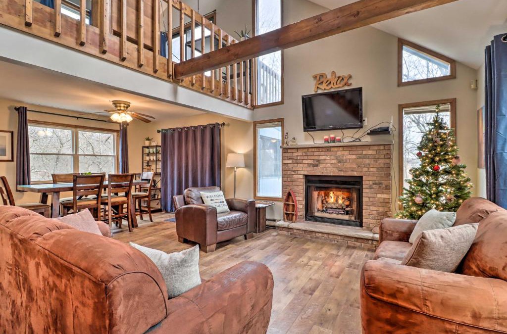 Albrightsville House | Poconos Escape with Hot Tub Less Than 7 Mi to Ski Slopes!