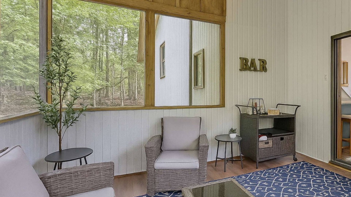 Tobyhanna Hotel | Poconos Hideaway - Woods & Wildlife