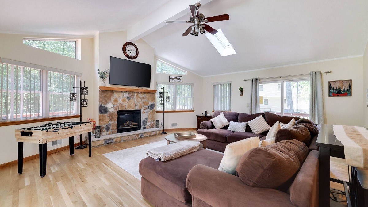 Bushkill House | Poconos House - 4BR house in Saw Creek, Bushkill