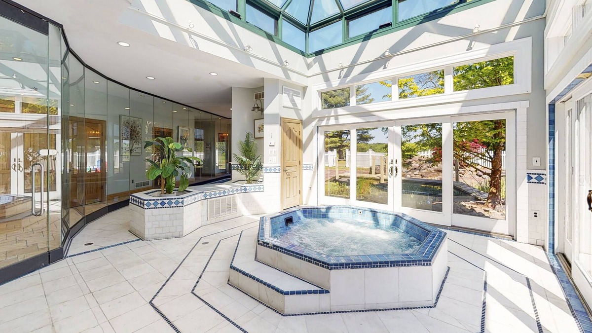 Blakeslee House | Poconos Luxury Mansion in the Greens 252
