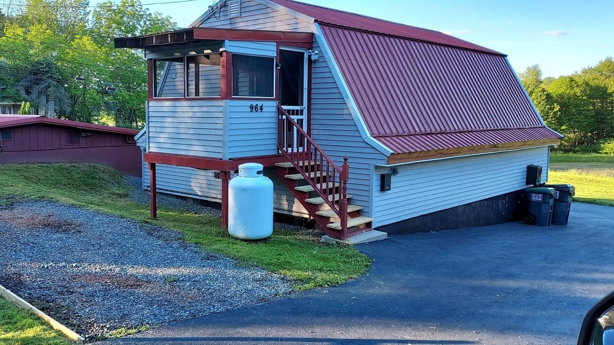 Hamlin House | Poconos private studio for 2 Located in Lake Ariel, PA