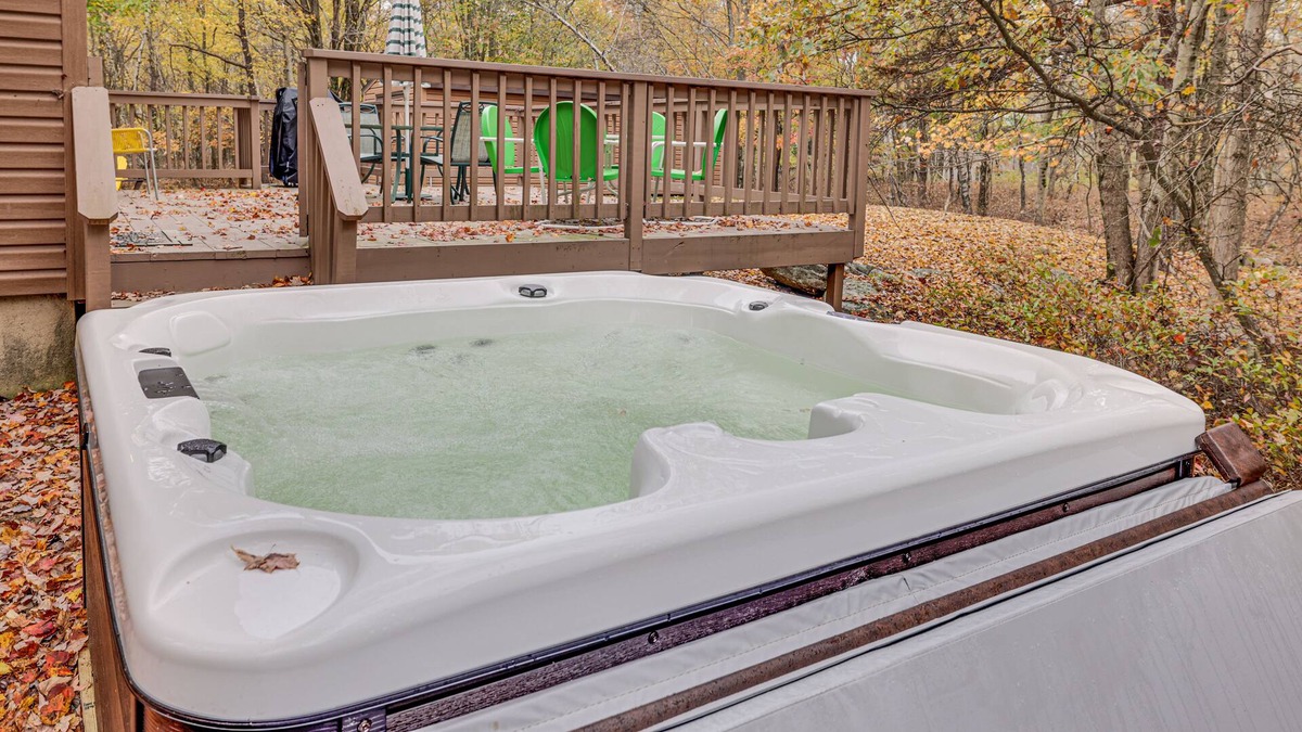 Briar Crest Woods Cottage | Poconos Pvt Lake, Arcades, Hot Tub, Fire Pit, BBQ