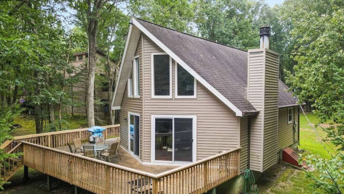 Albrightsville House | Poconos Retreat Zip Lines Snow Sports