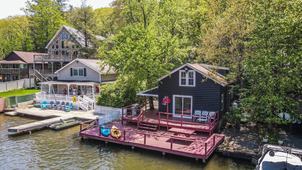Lake Harmony Cottage | Poconos Waterfront Haven