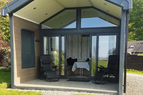Llwyngwril Ski Chalet | POD6 Family Glamping with seaview & Wi-Fi