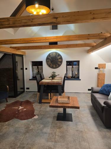 Kunratice u Cvikova Apartment | Podkrovní stylový mezonetový apartmán