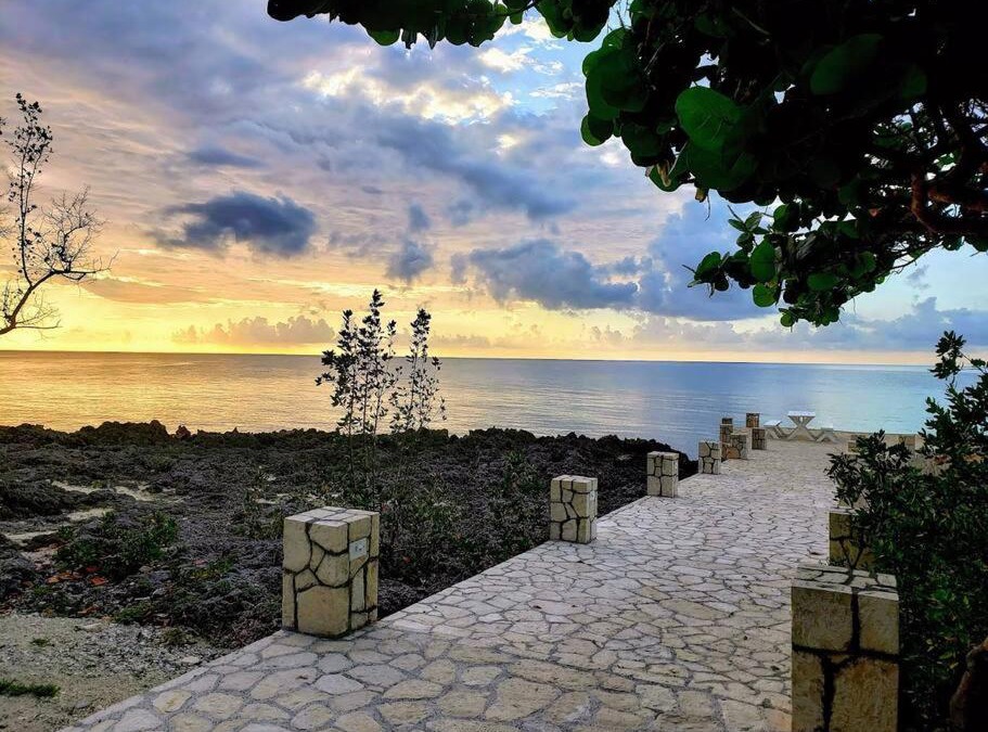Orange Bay Villa | Poetreef Villa - Waterfront Cut Stone Luxury