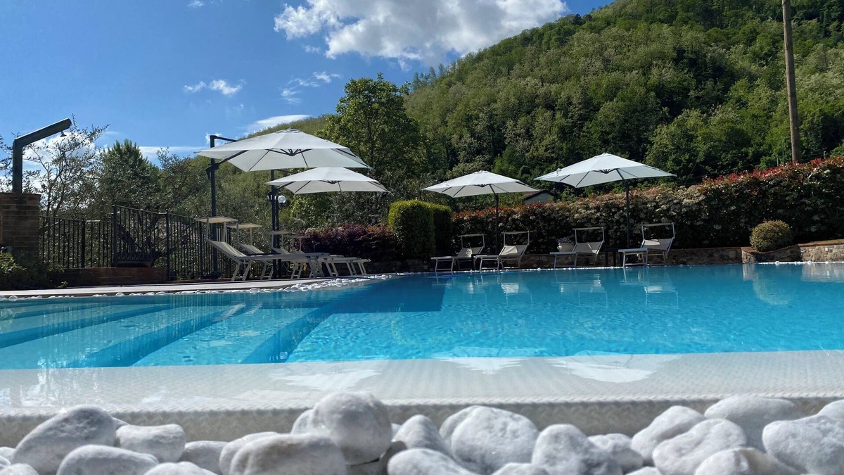 Gallicano Cottage | POETRY - cottage with garden, shared pool, private patio