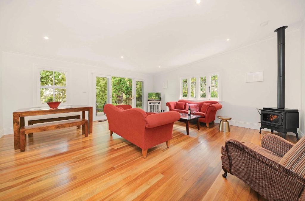 Wentworth Falls House | Poets Cottage Fireplace Spa Bath Scenic Treks Pet Friendly
