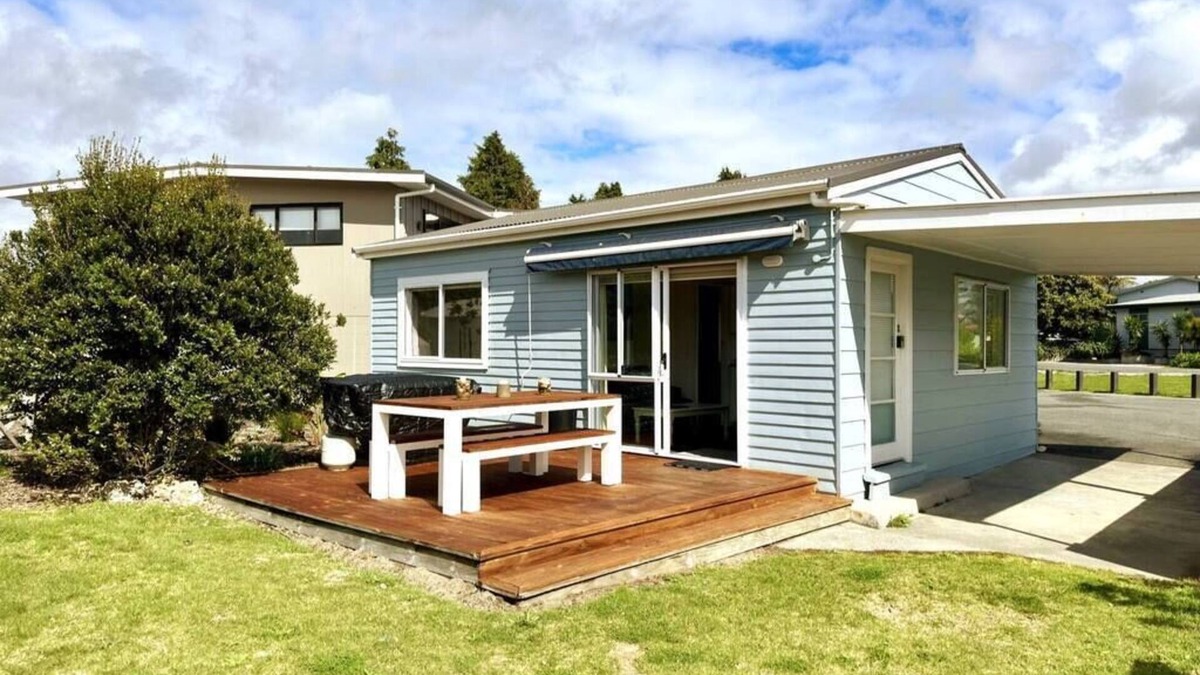 Pohara House | Pohara's Seaside Chalet - Cosy Beach Stay