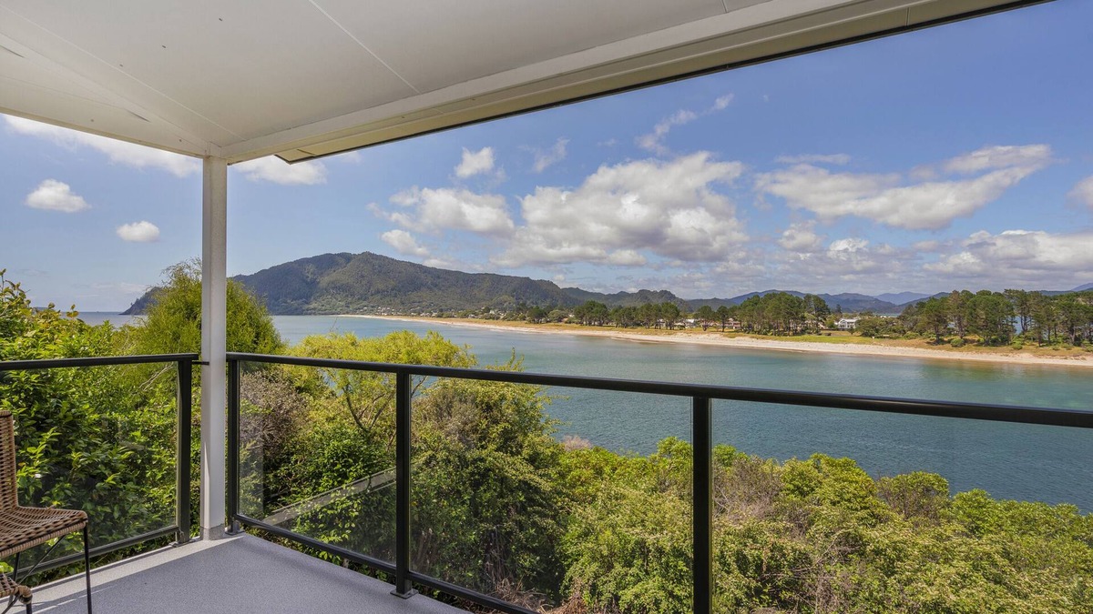 Tairua House | Pohutukawa on Paku - Tairua Holiday Home