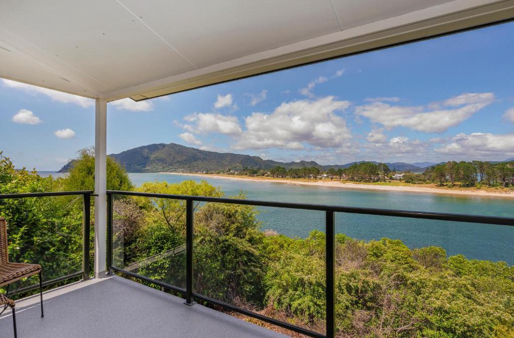 Tairua House | Pohutukawa on Paku - Tairua Holiday Home