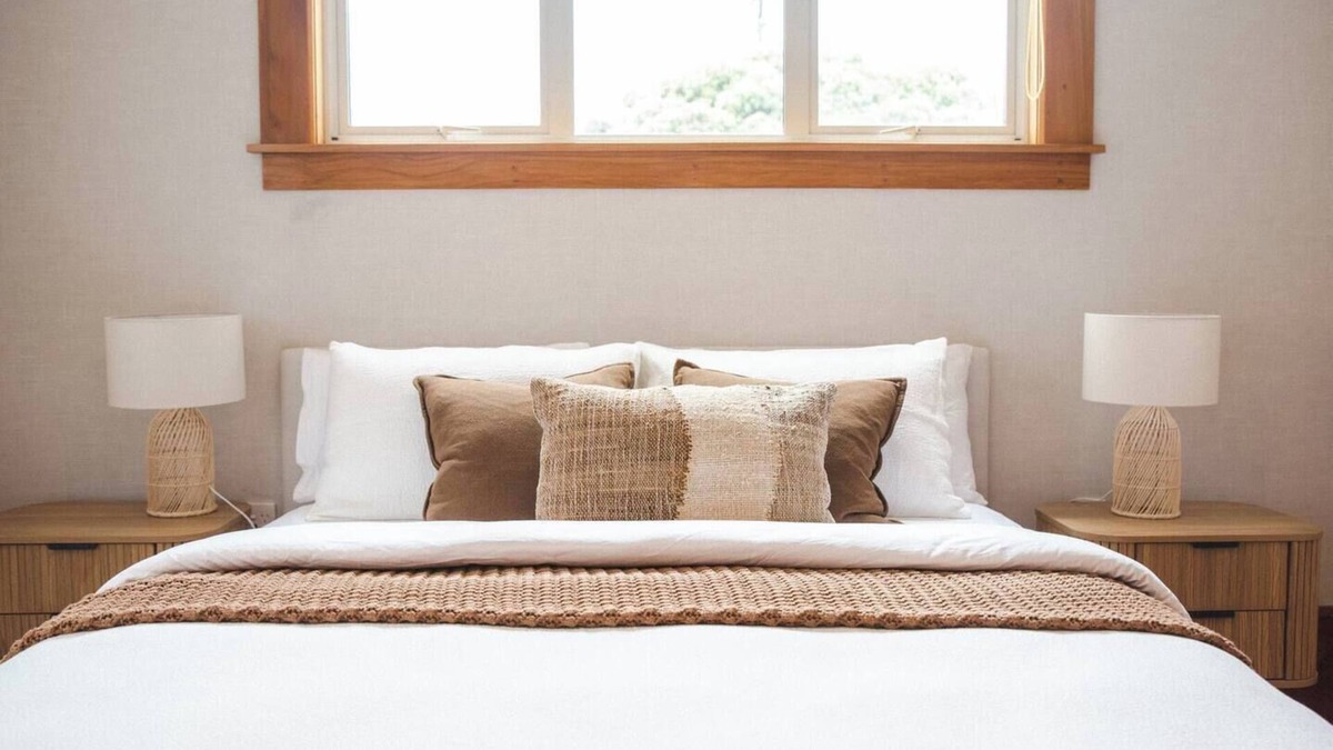 Rewa House | Pohutukawa Tides: Close to Beach