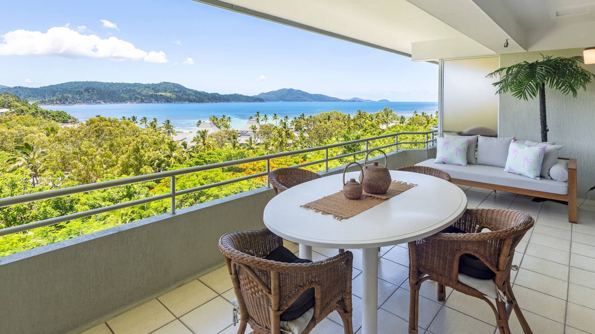Hamilton Island Apartment | Poinciana Lodge 207, Poinciana Lodge 207 on Hamilton Island