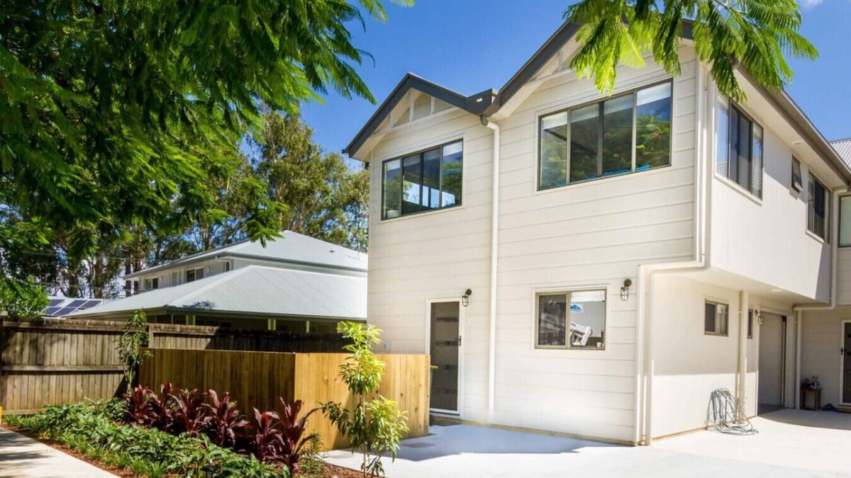 Beerwah Apartment | 'Poinciana' @ Sunlight Swan - Beerwah - sleeps 6
