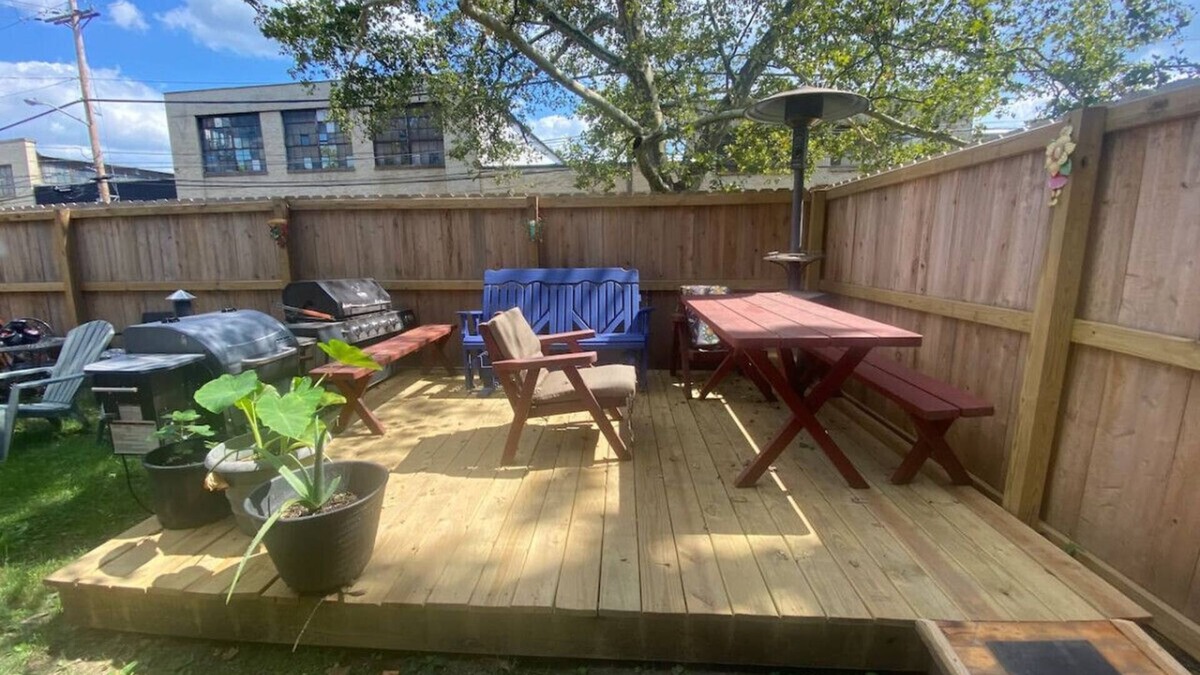 Point Breeze North Apartment | Point Breeze Duplex w/Parking