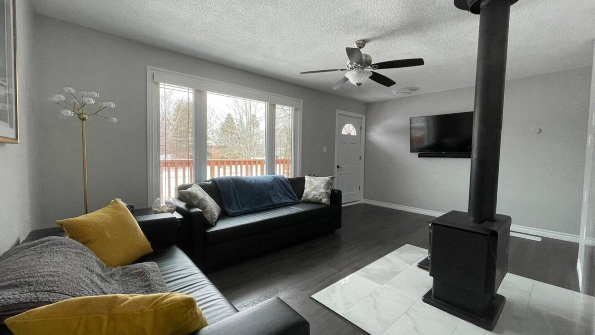 Huron-Kinloss House | Point Clark - Peaceful Cottage Close to the Beach