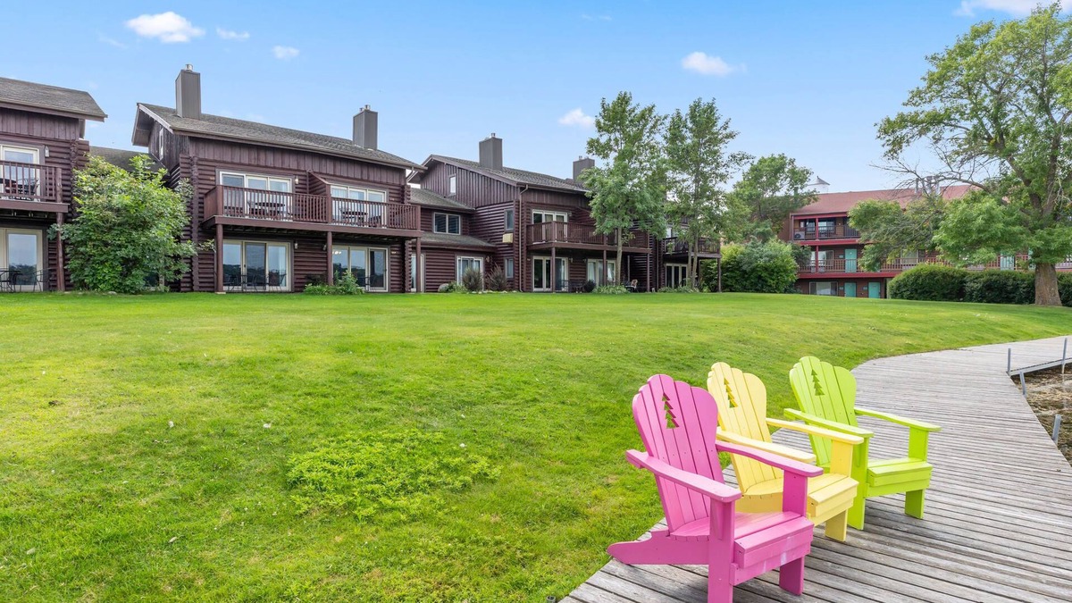 Breezy Point Condo | Point Condos 2BR w/Lake Views & Fireplace