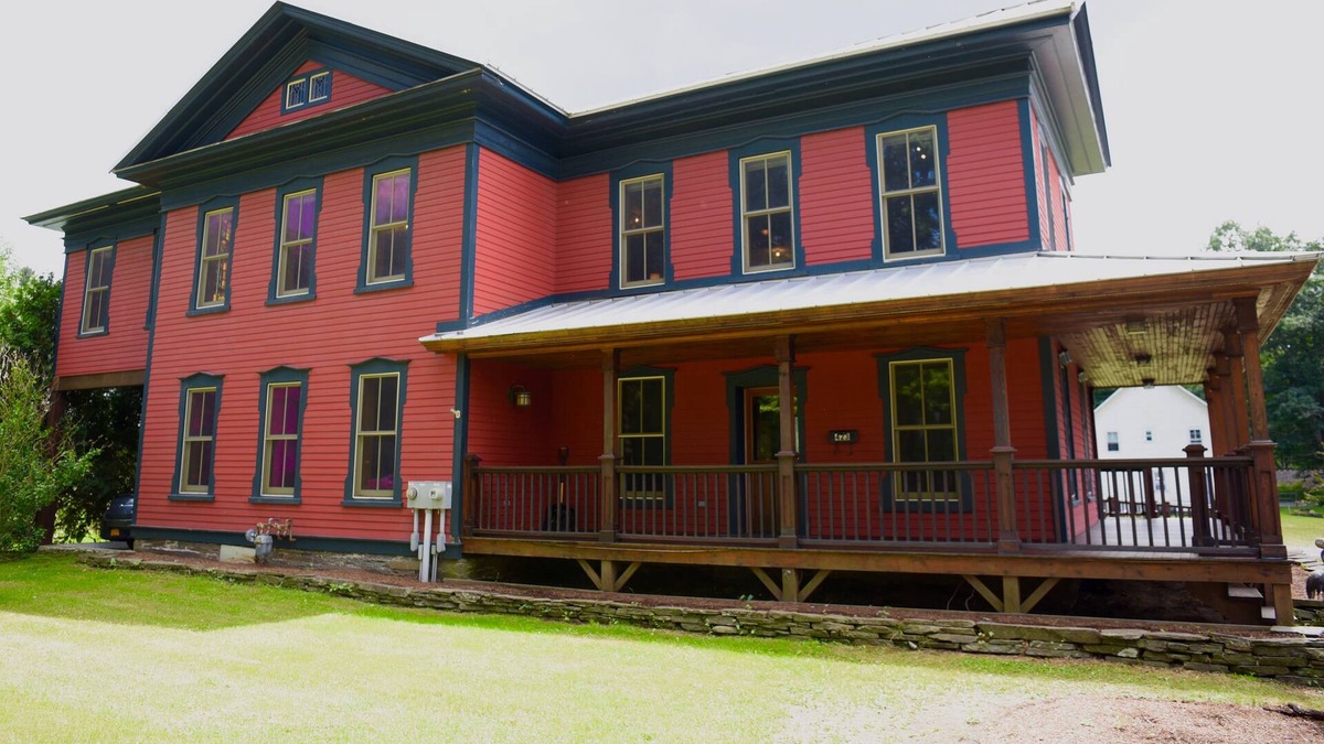 Hancock House | Point Mountain Guest House - An outstanding village