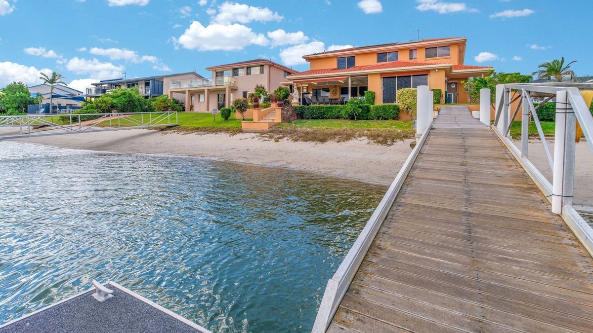 Yamba House | Point Paradiso | Glorious waterfront