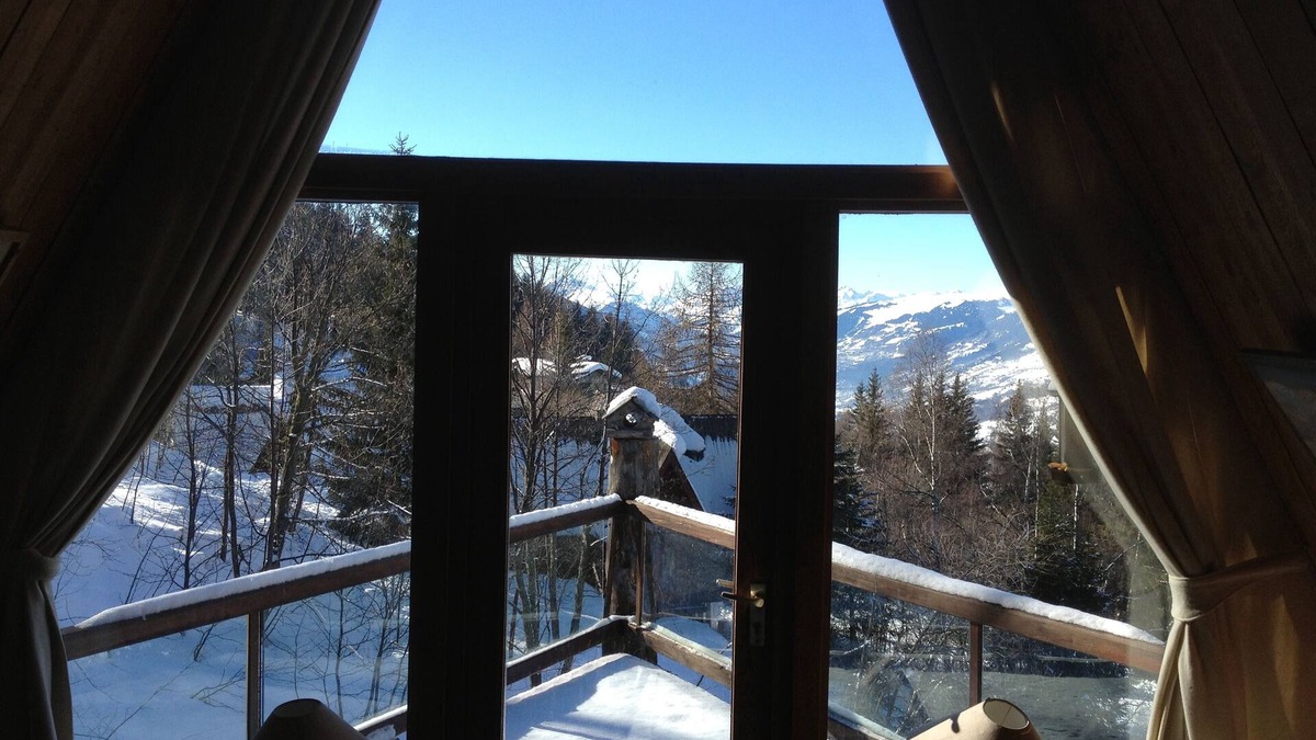 Arc-1600 Ski Chalet | Pointed Chalet character ARCS 1600