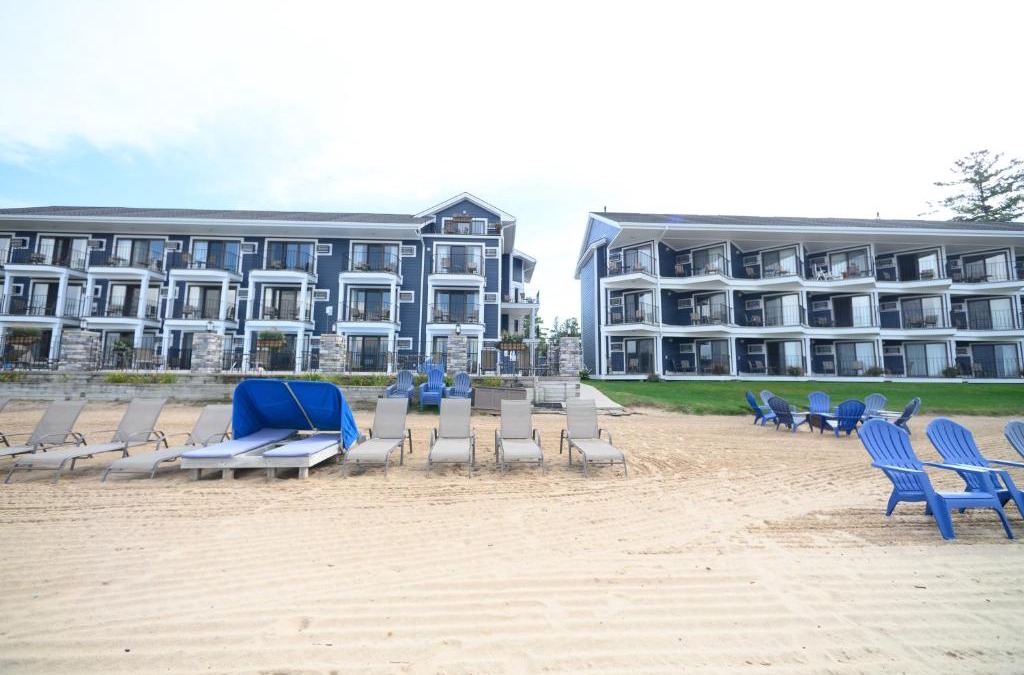 Traverse City Hotel | Pointes North Beachfront Resort Hotel
