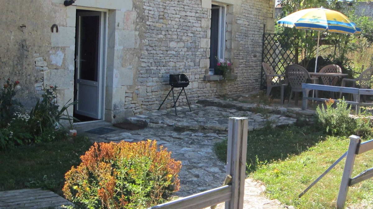Saint-Jean-de-Sauves Cottage | poitevine house