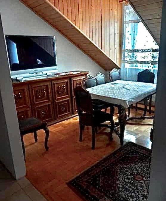 Łowicz House | Pokój prywatny 4 osobowy ze wspólna kuchnia i łazienka