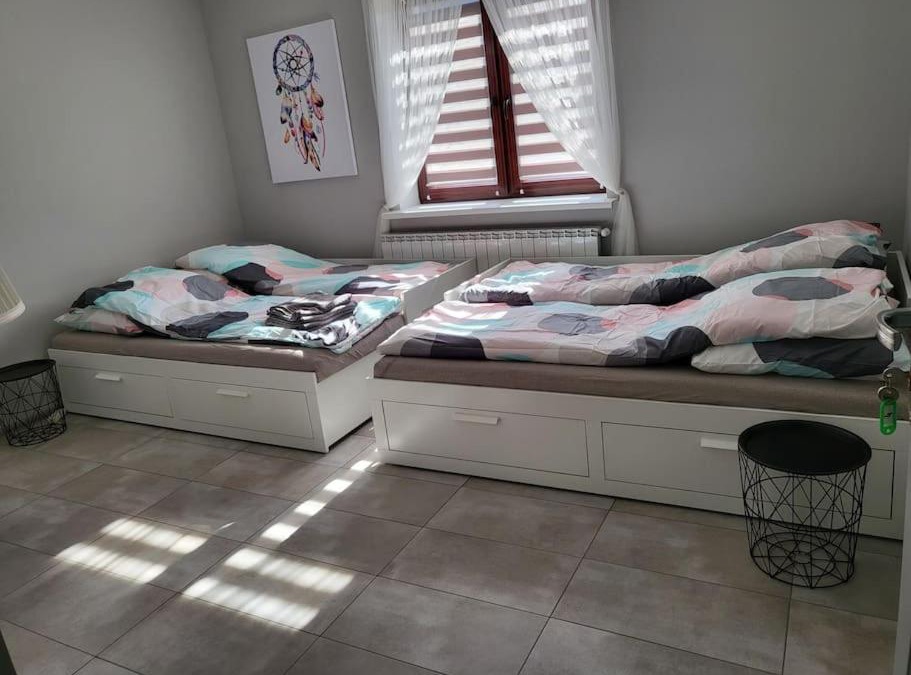 Zyrardow Apartment | Pokój z kuchnią i łazienką Żyrardów