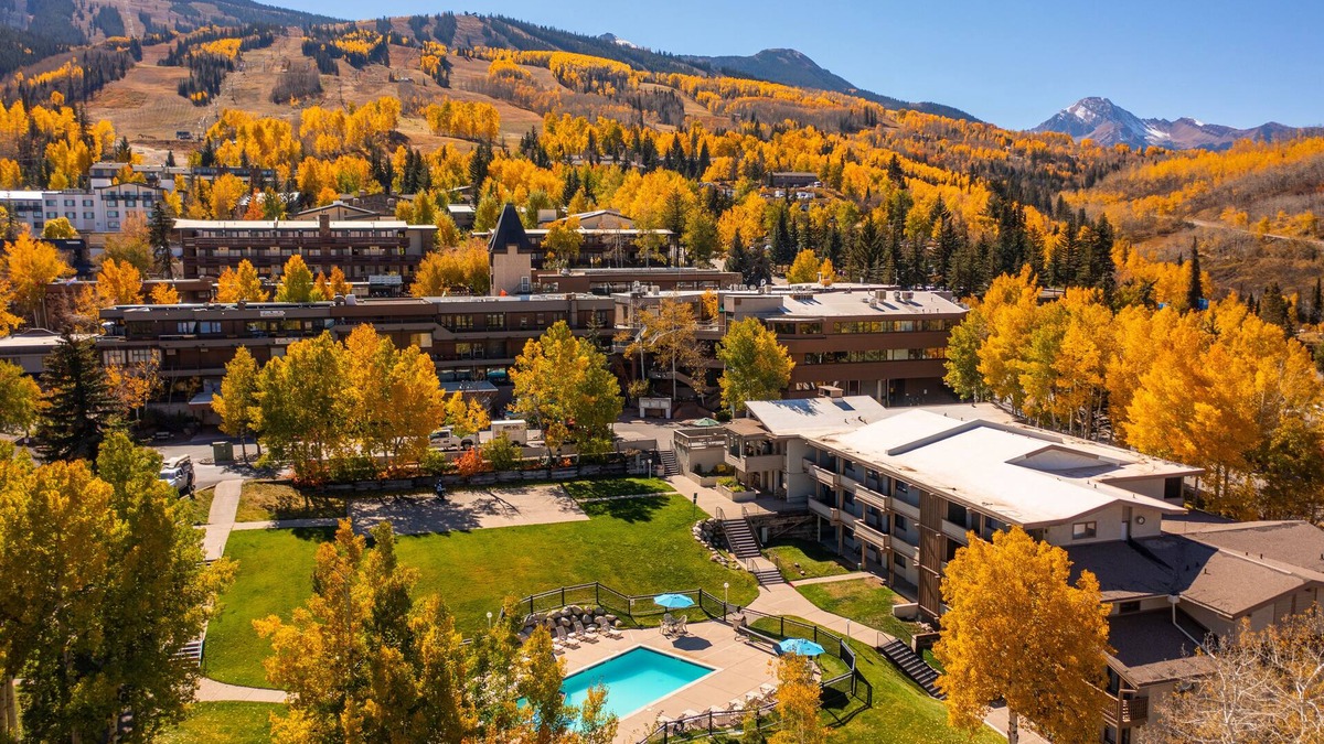 Snowmass Village Hotel | Pokolodi Lodge