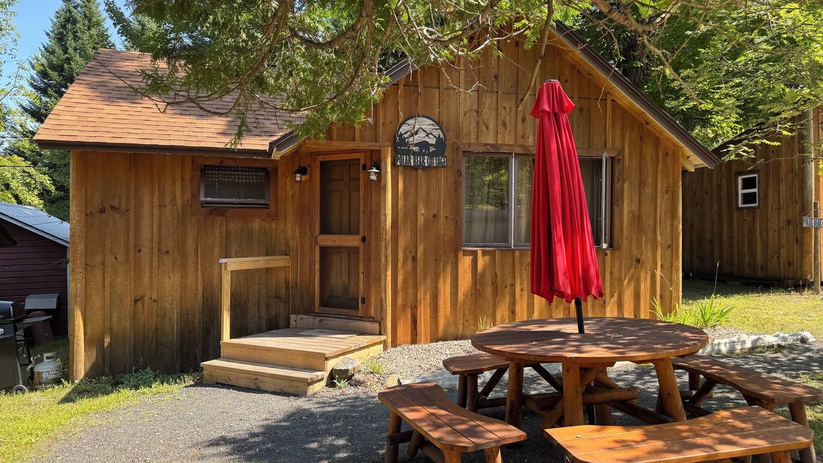 Inlet Cabin | Polar Bear Cabin at The Bears Cottages