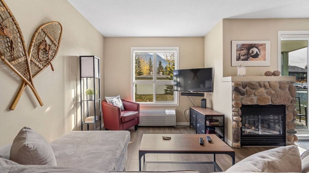 East Kootenay Condo | Polar Peak | Hot Tub | Pool | Gas Fireplace