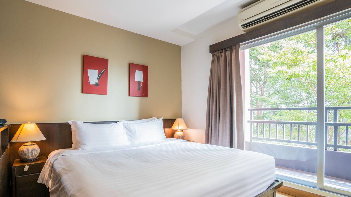 Chatuchak Apartment | Polish Wooden Studio nearby BTS Rachayothin