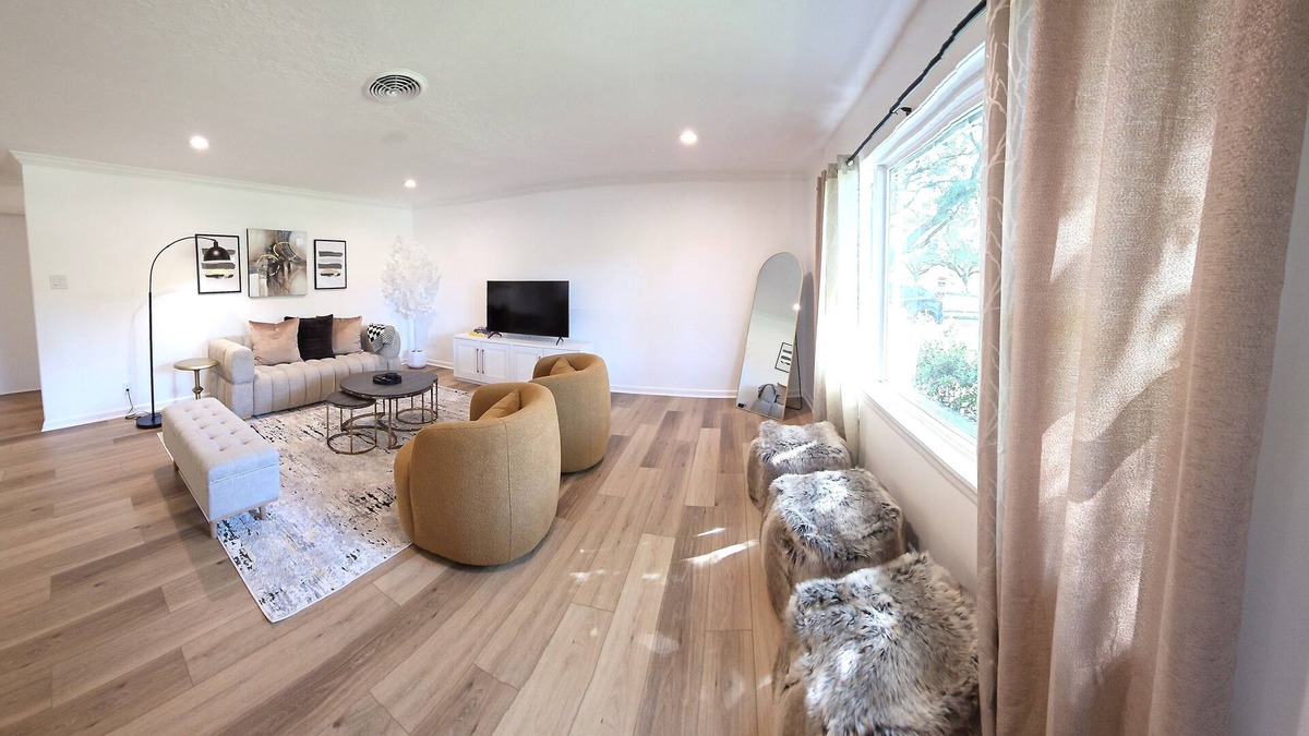 Westbury House | Polished Home Near Central/Galleria/NRG/Med Ctr