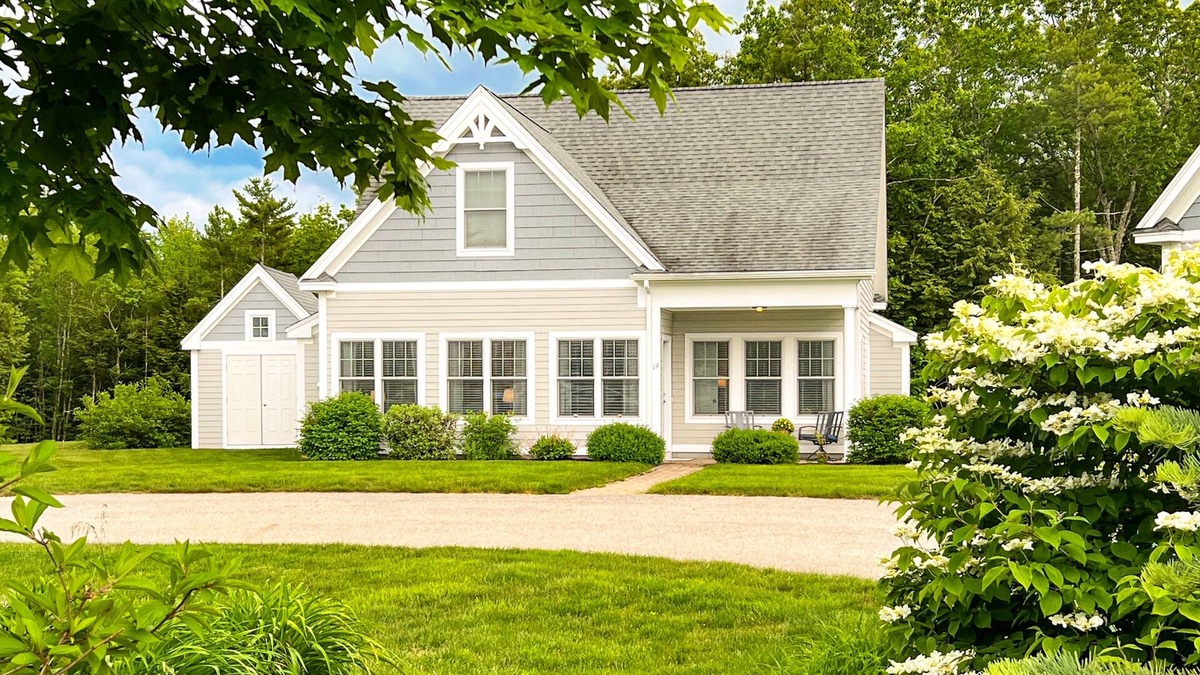 Arundel Cottage | Polished home near the Kennebunks with pool, gym & game room
