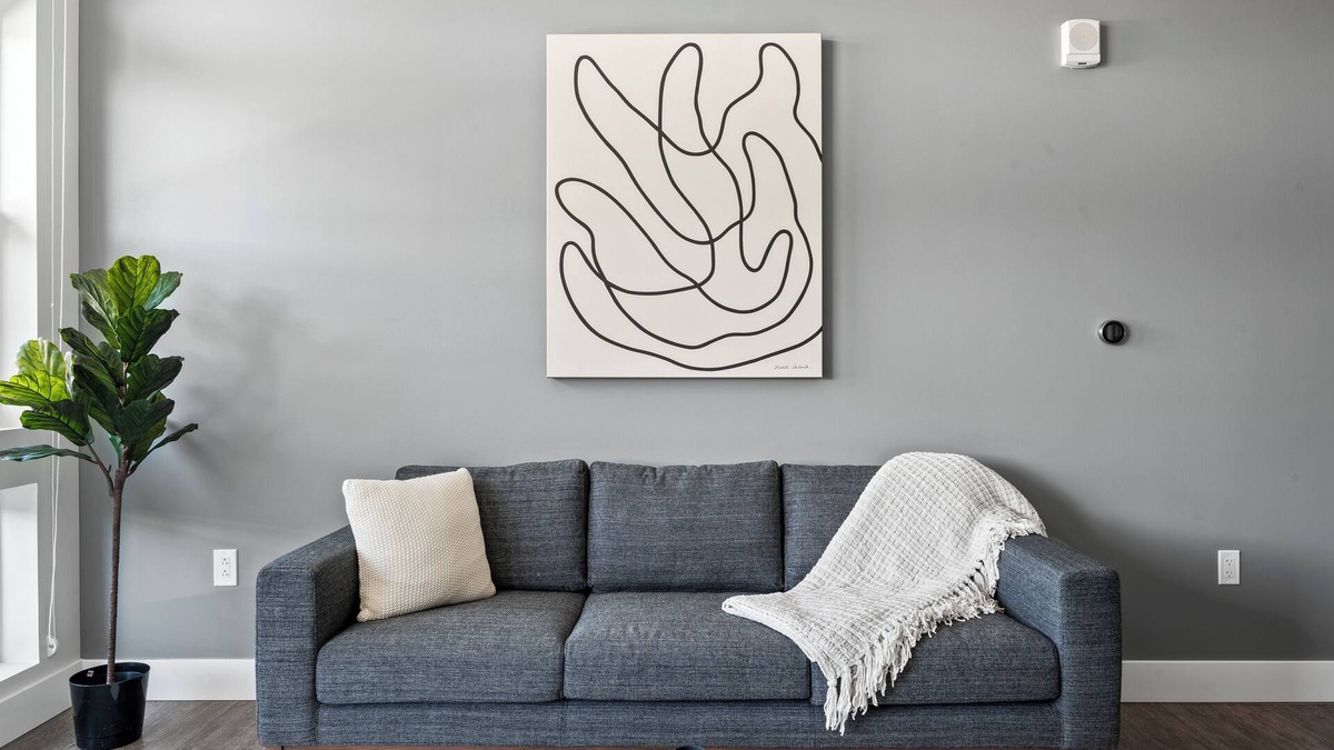 Highland Condo | Polished Stayscape | Espadin LoHi
