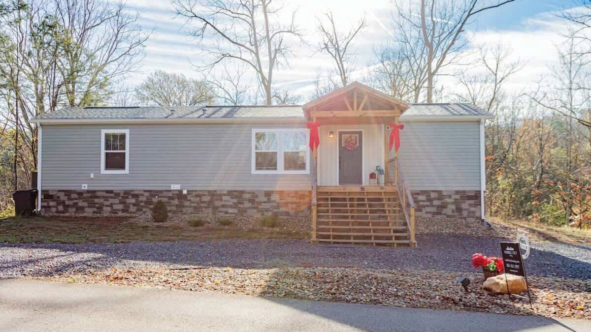 Kodak House | Pollard Place 2BR 2 BA Smokies Winterfest
