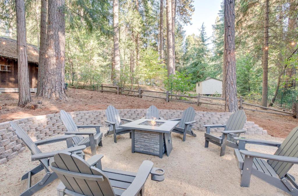 Pollock Pines House | Pollock Pines Cabin Game Room with AandC and Heat!