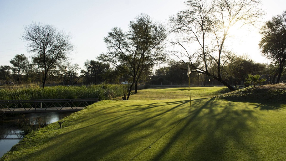Francistown Bed & Breakfast | Pomegranite Golf Resort & Spa