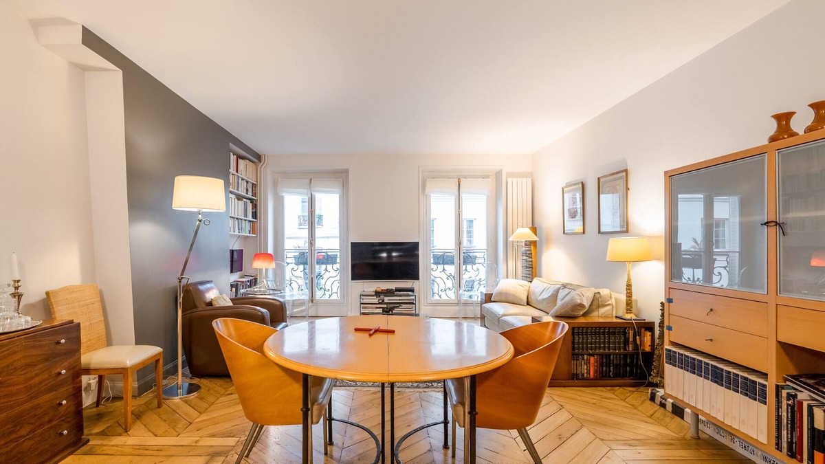 Les Halles Apartment | Pompidou Hideaway, by Veeve