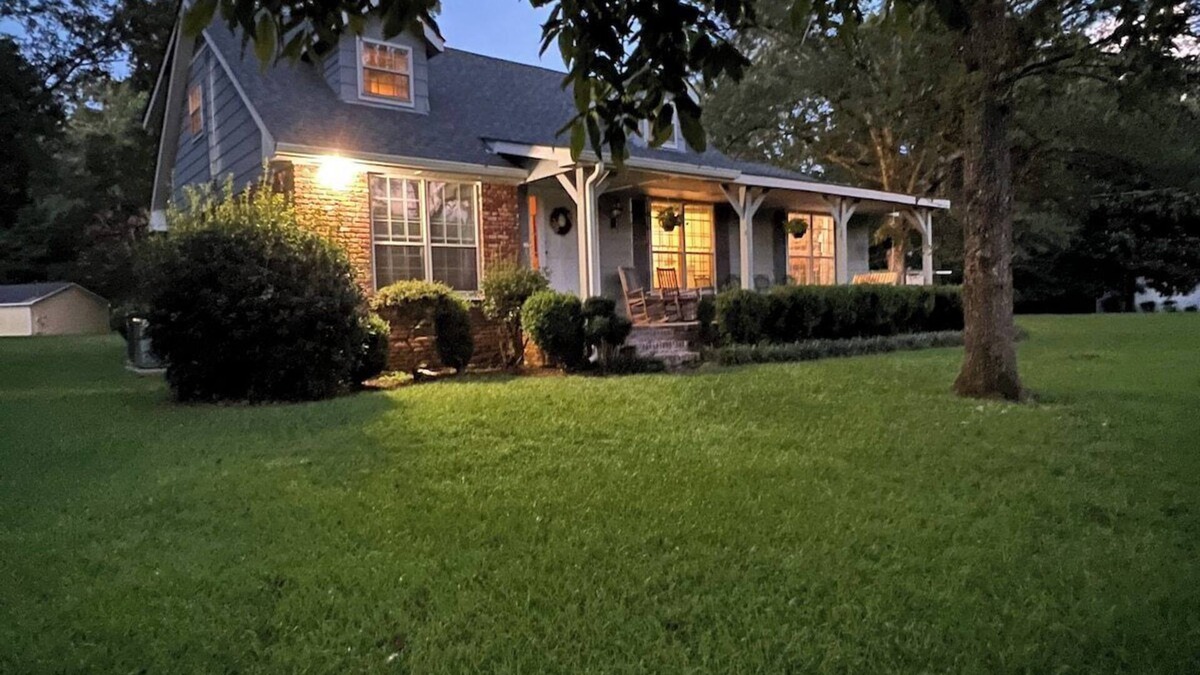 Auburn - Opelika Cottage | Pond House on the Plains, Auburn, Firetruck rides