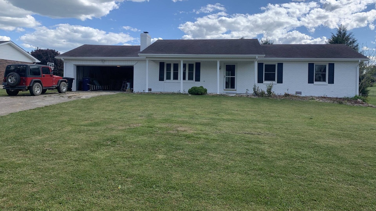 Somerset House | Pond Meadow place. Pet friendly 3 bedroom 2 bath home with fenced in back yard.