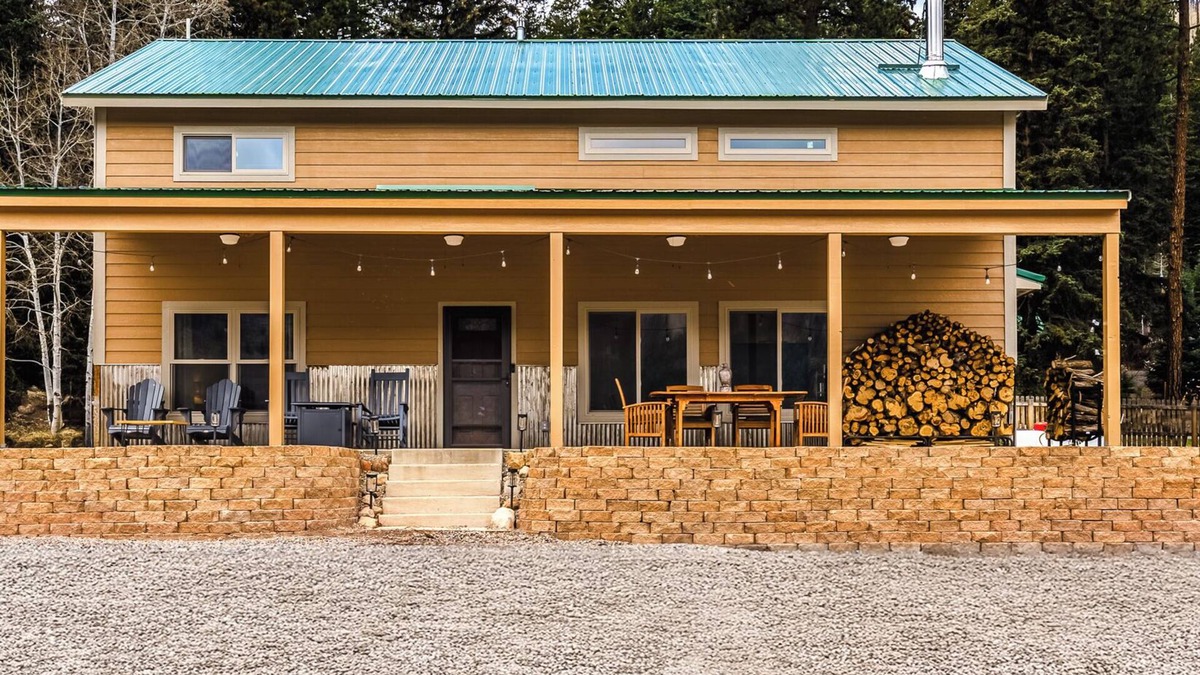 Bayfield House | Pond Property with Mountain Views minutes to Vallecito Lake walking distance to food and close to Durango (train/Mesa Verde and Million Dollar HWY)