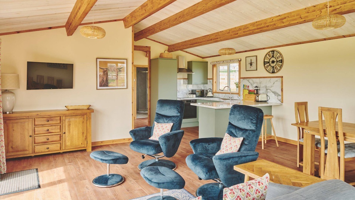 Whitney-on-Wye Cottage | Pond View - a cabin that sleeps 4 guests in 2 bedrooms