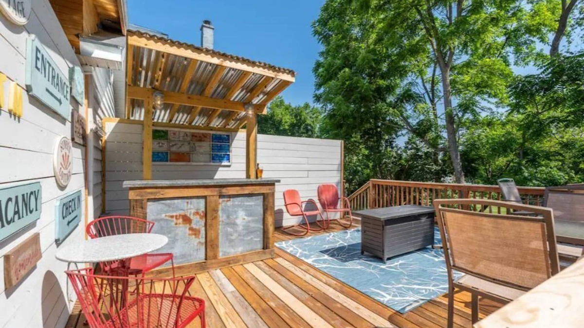 Steeles Tavern Cabin | Pond View Cabin, Hot tub and on site Spa!