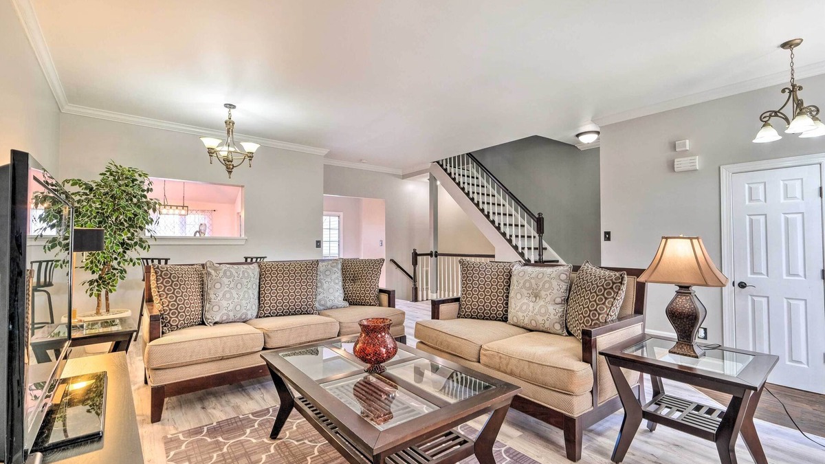 Woodbridge House | Pond-View Deck + Pool Table: Woodbridge Haven!